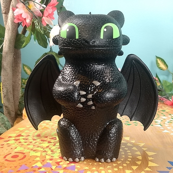 Light Fury & Night Fury Toothless cold drink holders collectible set & S⦠- Picture 10 of 16
